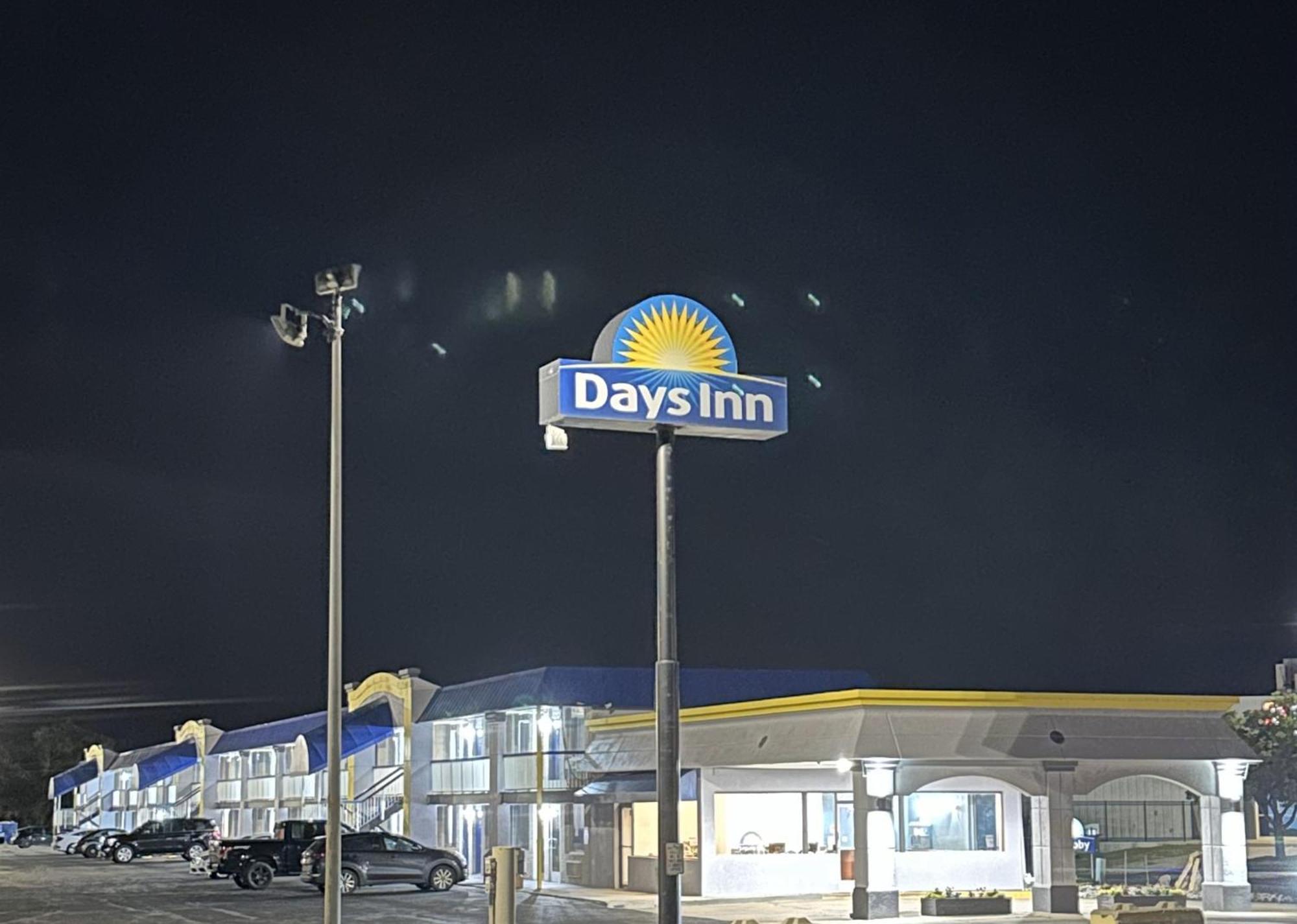 Days Inn By Wyndham Salina South Zewnętrze zdjęcie
