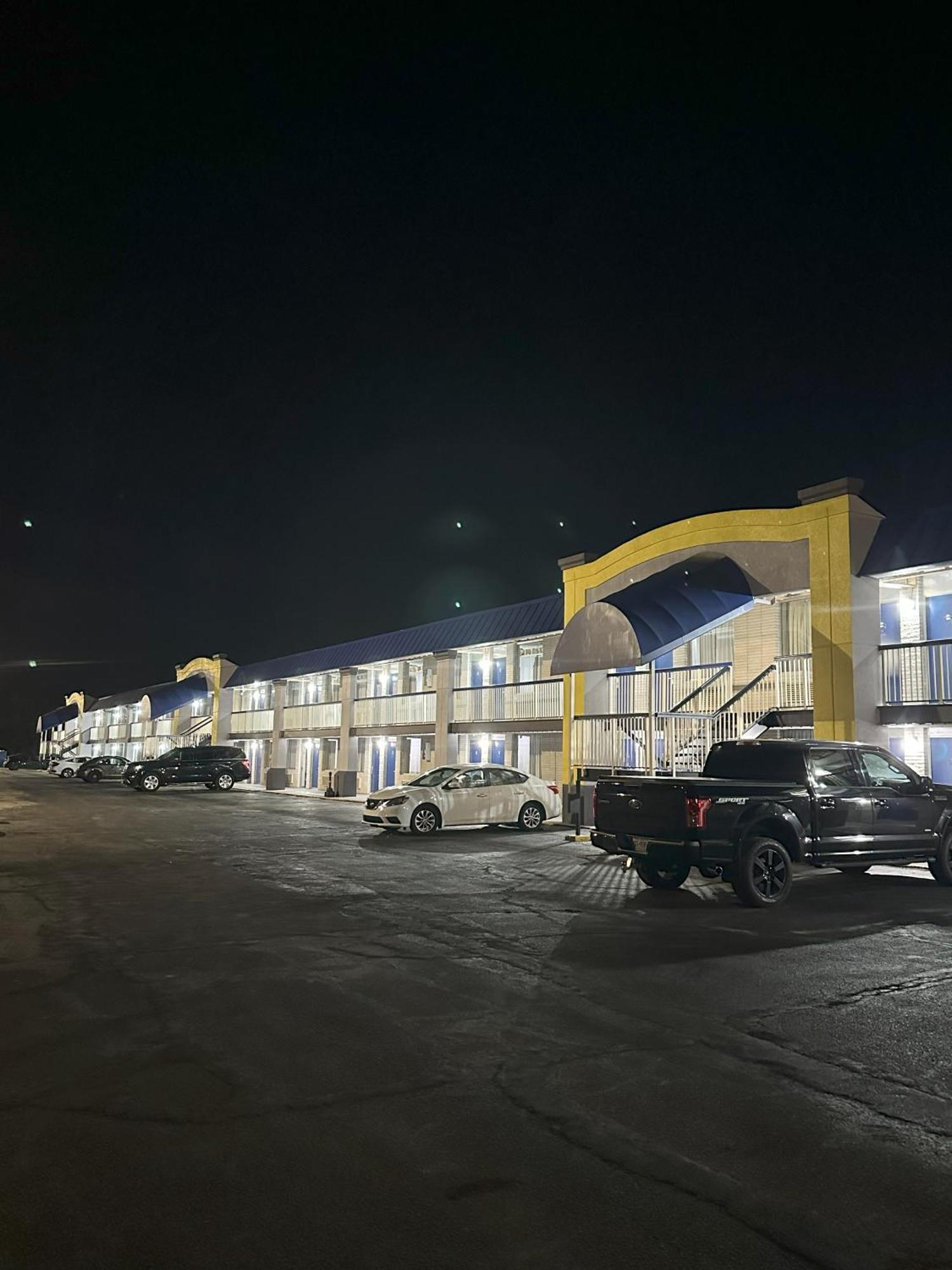 Days Inn By Wyndham Salina South Zewnętrze zdjęcie